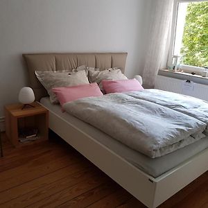 Zimmer mit Kingsize-Bett